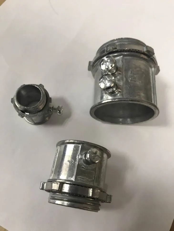 EMT cevi nastavitveni vijak priključka